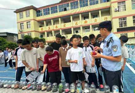 眉山东坡区多悦镇开展开学禁毒第一课暨青少年药物滥用防范宣传活动
