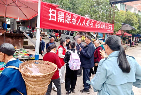 万源市司法局石窝司法所：法治赶场润民心 法治进校园护成长